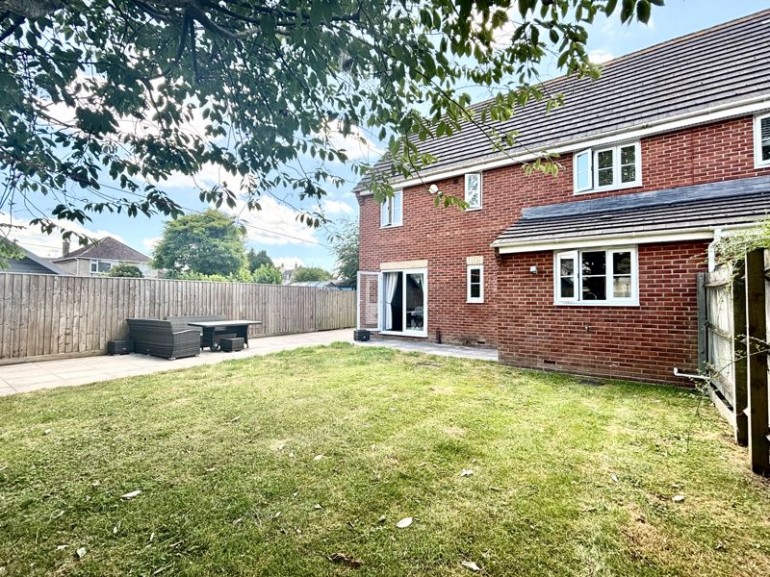 Kestrel Close, Calne